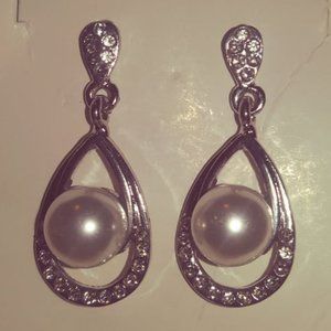 Pearl & Rhinestone Earrings NWOT